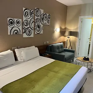 hostal-iznajar-barcelona.topbarcelonahotels.com/